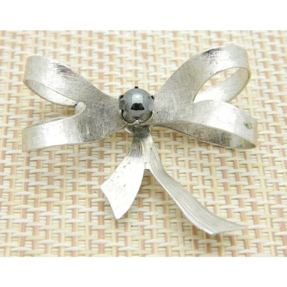 1961 ROLYN INC Sterling Silver Hematite Bow Pin Brooch Vintage - Picture 1 of 5